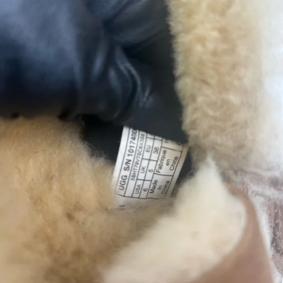 UGG Bailey Button II Boots โ Womenโs Size 6 (Chestnut, Shearling-Lined) - Picture 8 of 9